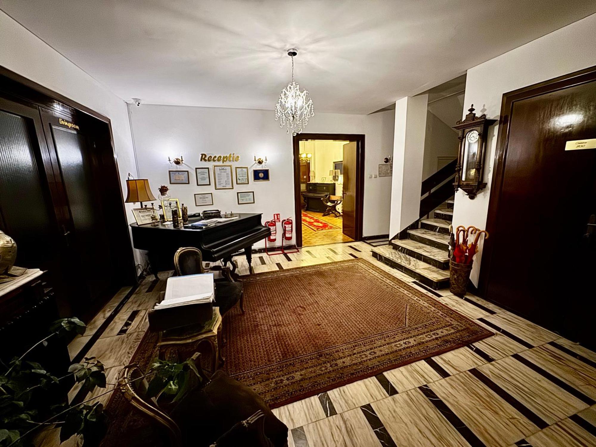 Casa Negustorului Hotel เดวา ภายนอก รูปภาพ