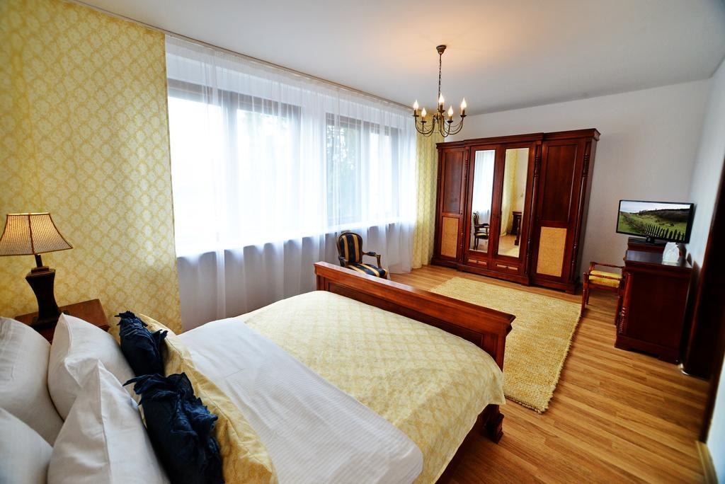 Casa Negustorului Hotel เดวา ภายนอก รูปภาพ
