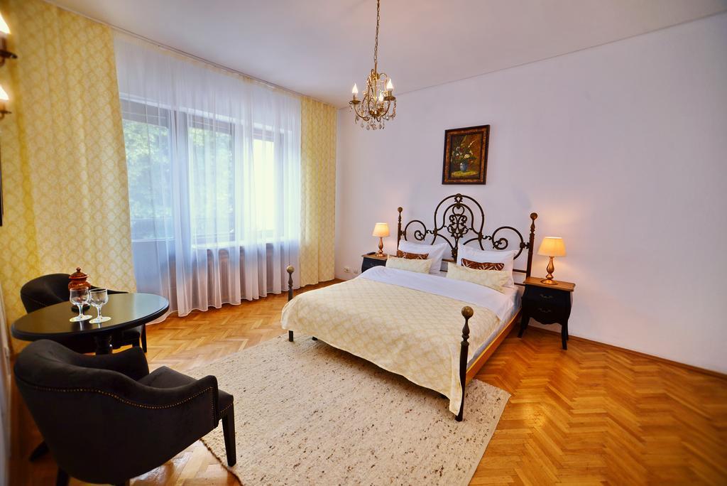Casa Negustorului Hotel เดวา ภายนอก รูปภาพ
