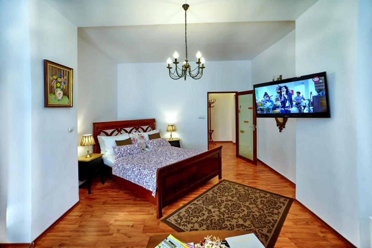 Casa Negustorului Hotel เดวา ภายนอก รูปภาพ