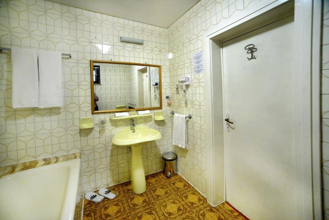 Casa Negustorului Hotel เดวา ภายนอก รูปภาพ