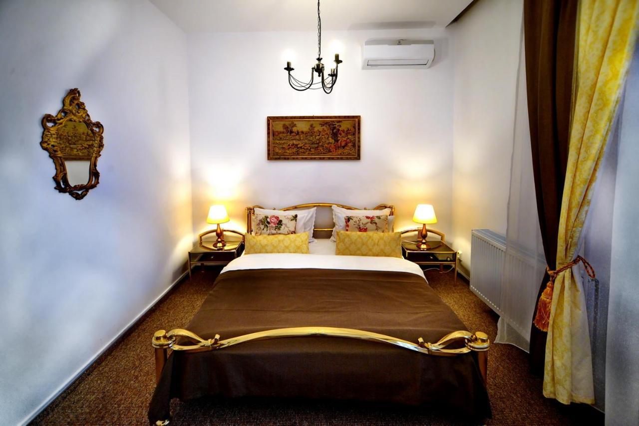 Casa Negustorului Hotel เดวา ภายนอก รูปภาพ