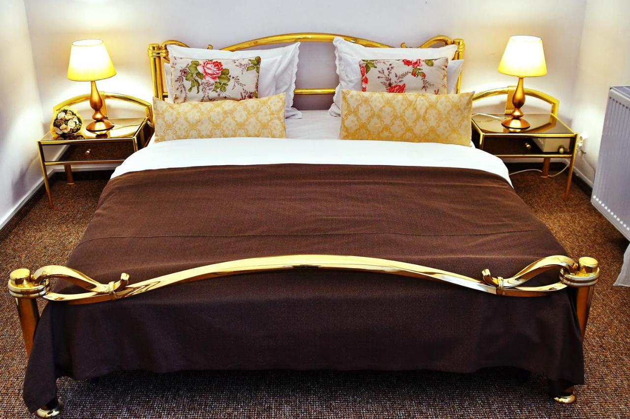 Casa Negustorului Hotel เดวา ภายนอก รูปภาพ