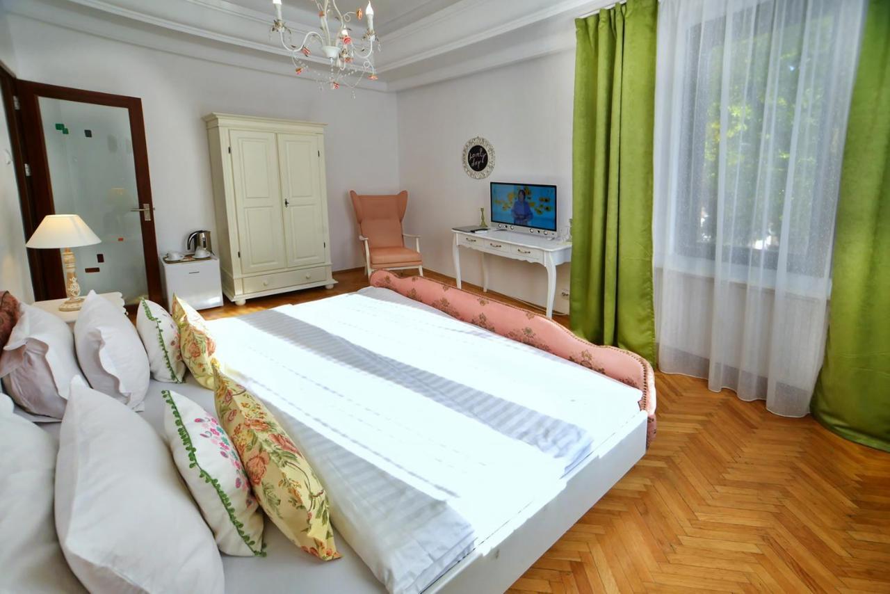 Casa Negustorului Hotel เดวา ภายนอก รูปภาพ